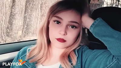 ເດັກນ້ອຍເຊັກຊີ່ດູດບັດສ່ວນຫຼຸດຢ່າງມີຄວາມສຸກ